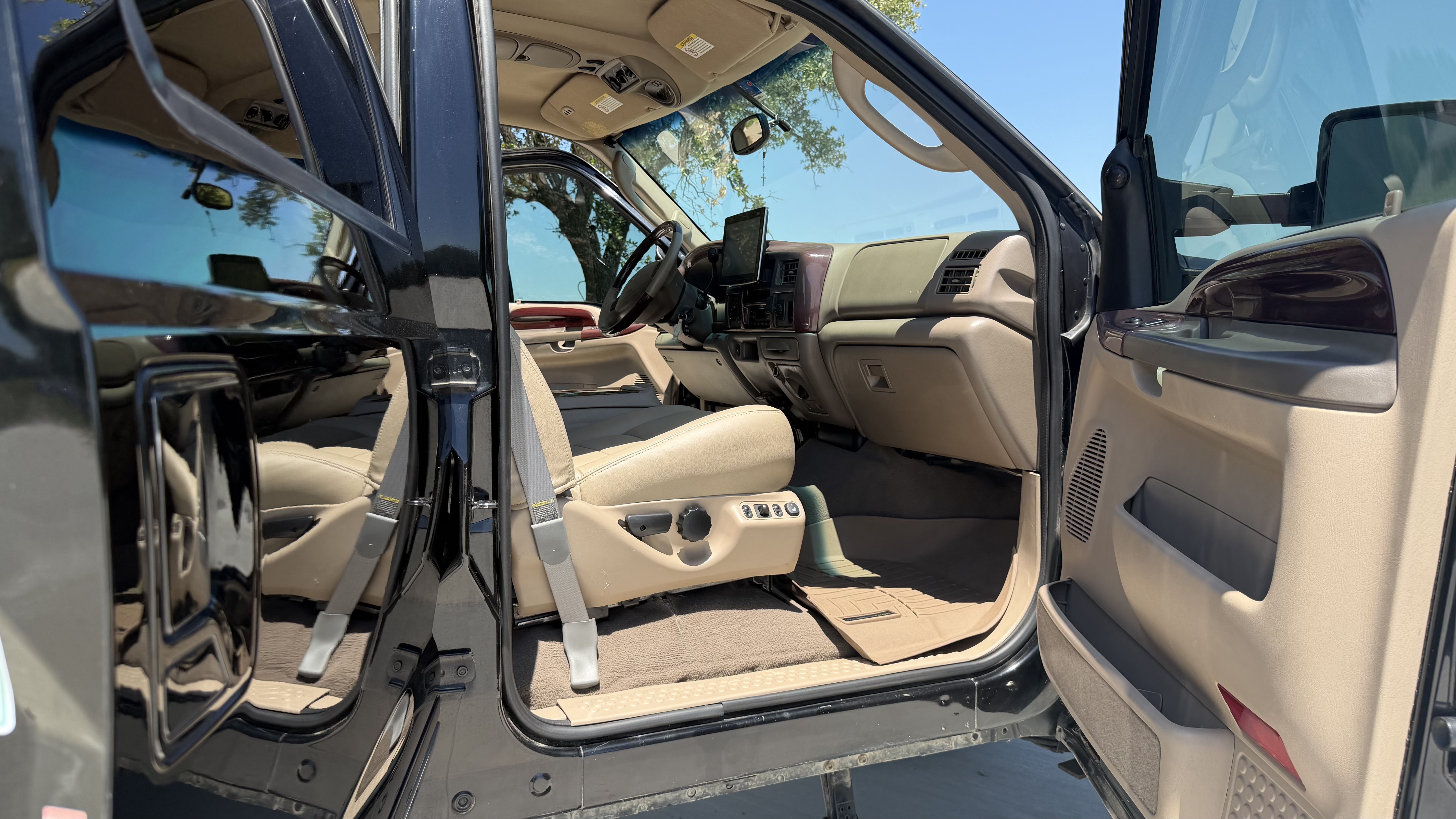 Used 2004 Ford Excursion Limited AWD/4WD image 22