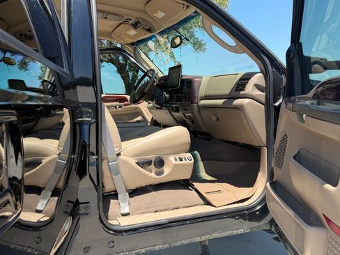 Used 2004 Ford Excursion Limited AWD/4WD image 22