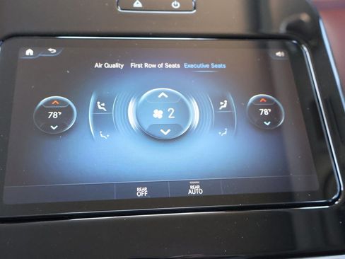 Used 2023 Mercedes-Benz Maybach GLS 600 4MATIC image 32