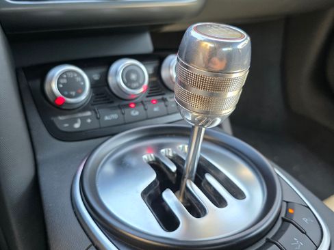 Used 2011 Audi R8 V10 image 18