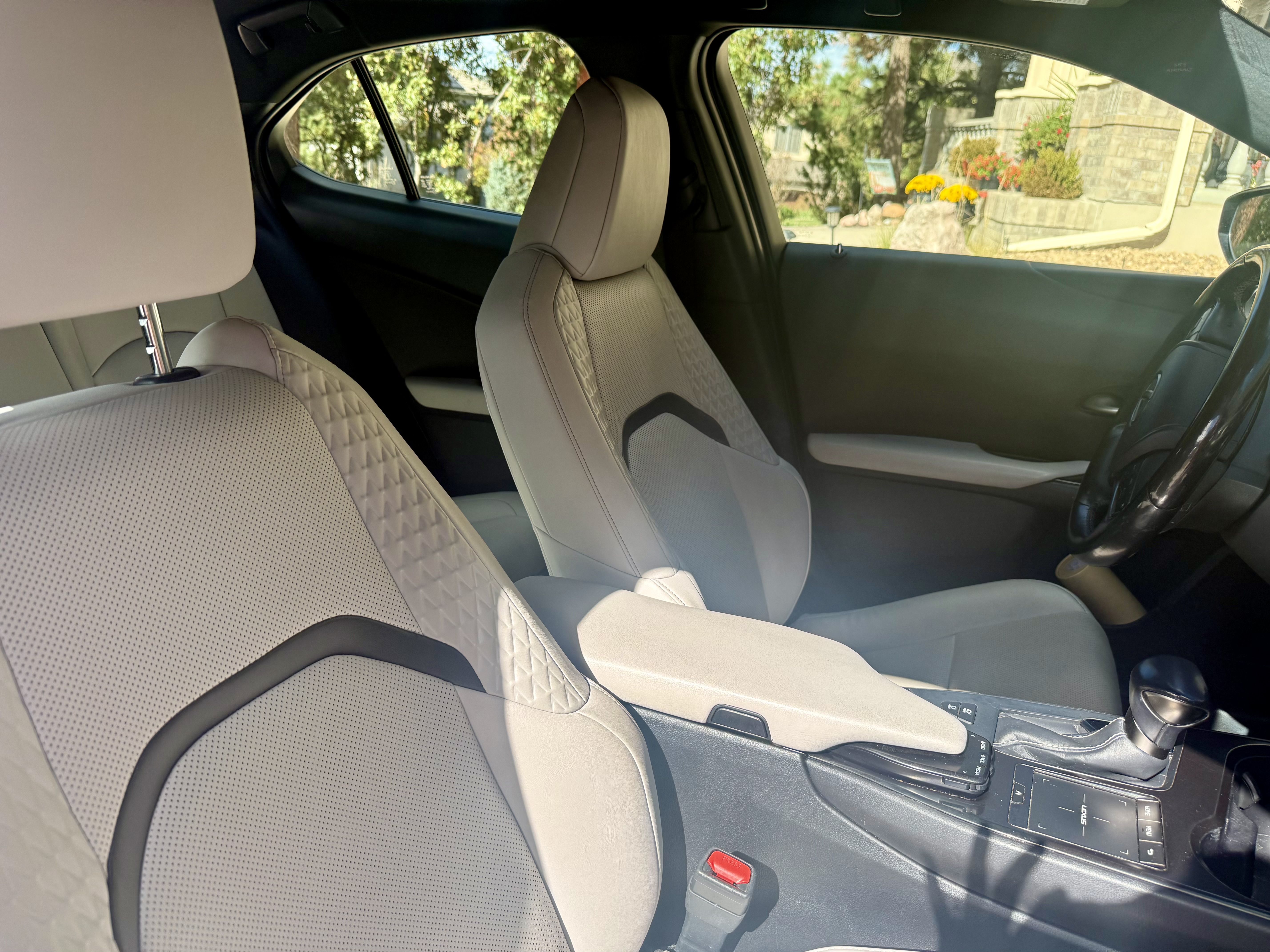 Used 2022 Lexus UX 250h w/ Premium Package AWD/4WD image 12
