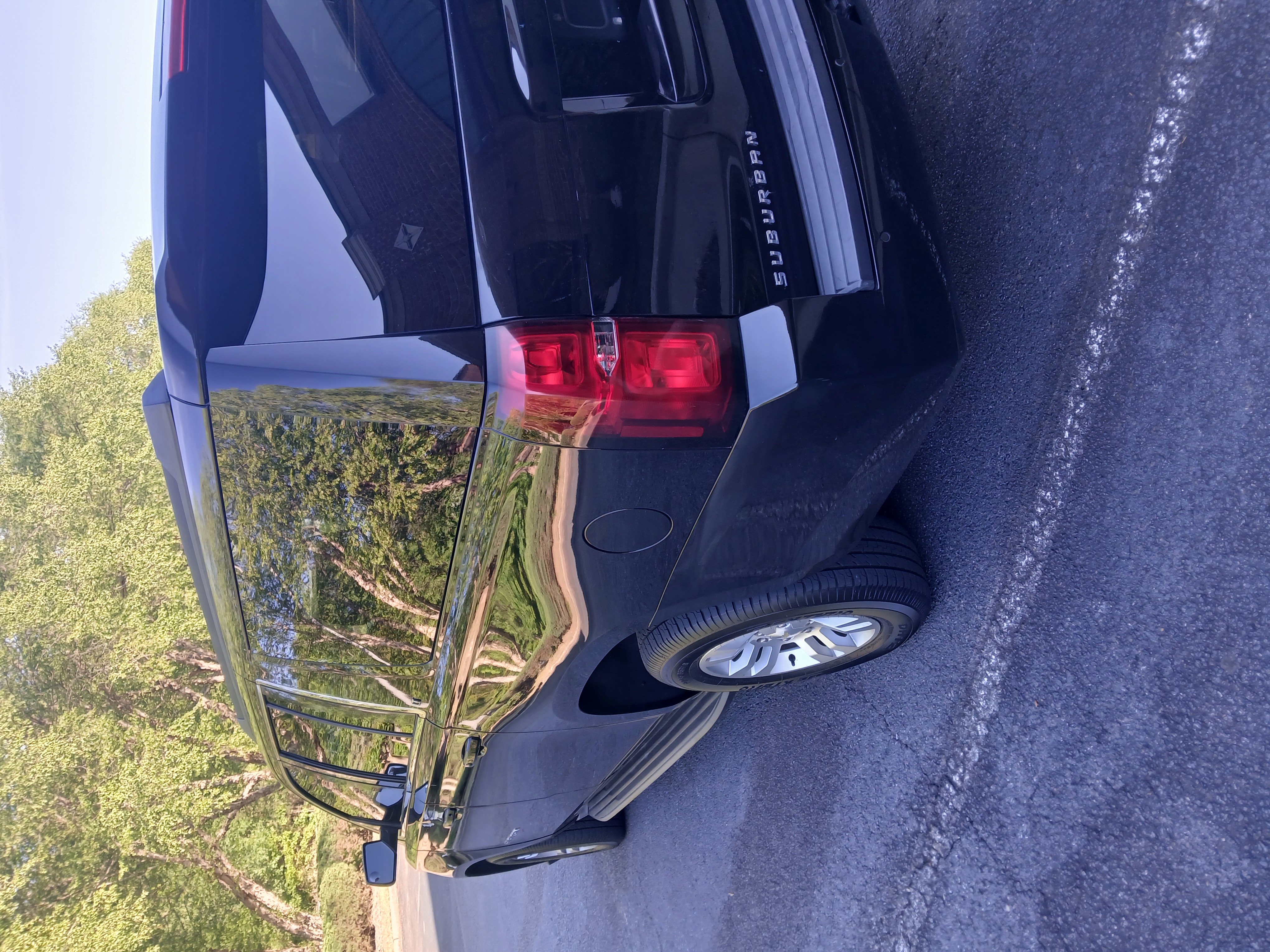 Used 2016 Chevrolet Suburban LT RWD image 8