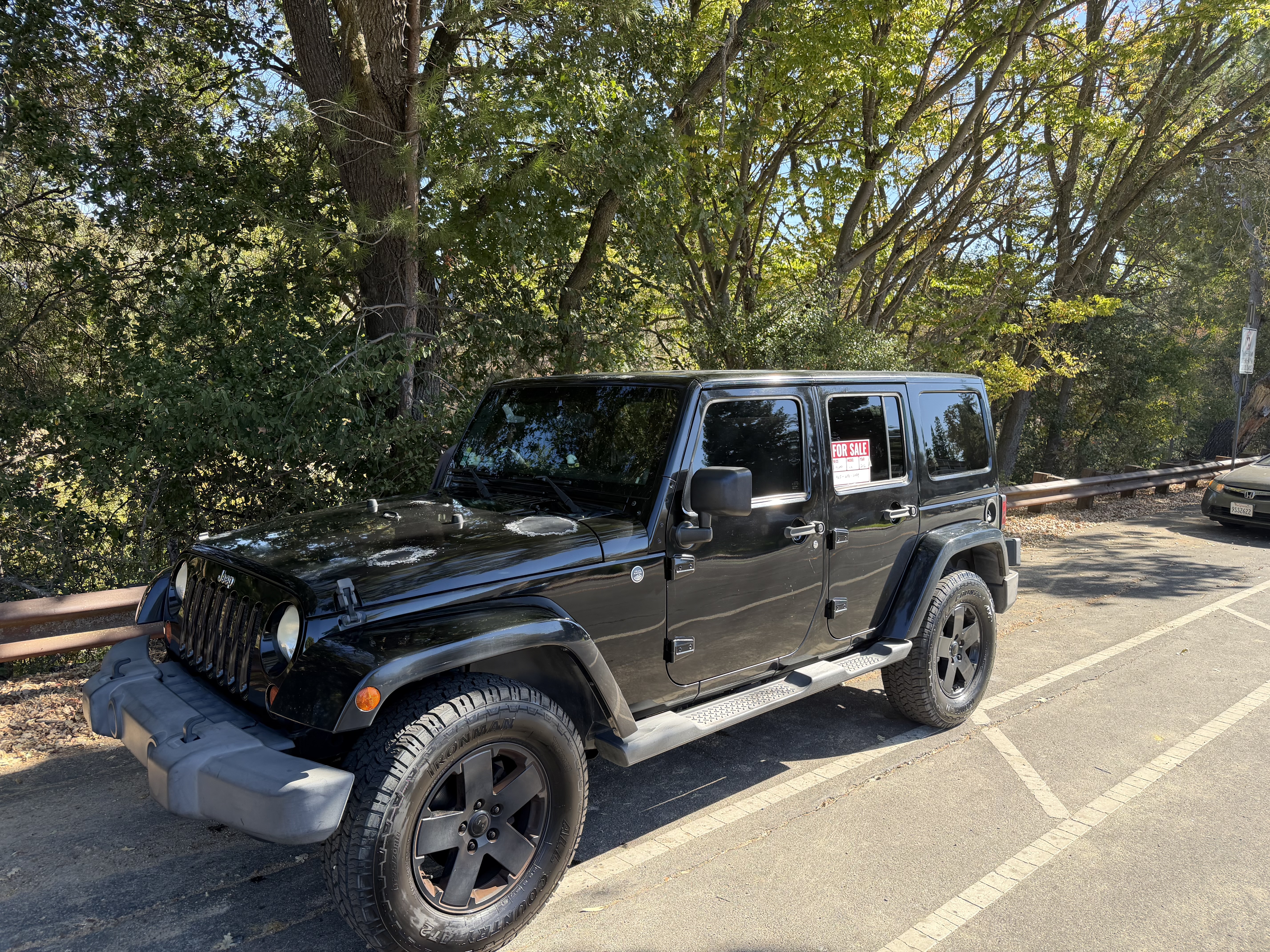 Used 2012 Jeep Wrangler Unlimited Sahara w/ Connectivity Group AWD/4WD image 4
