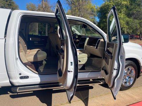 Used 2017 RAM 1500 Laramie w/ Convenience Group image 8