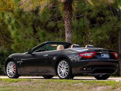 Used 2012 Maserati GranTurismo Convertible image 9