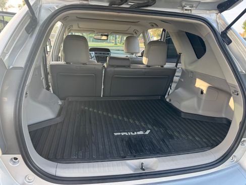 Used 2017 Toyota Prius V Five image 24