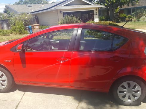 Used 2014 Toyota Prius C One image 13