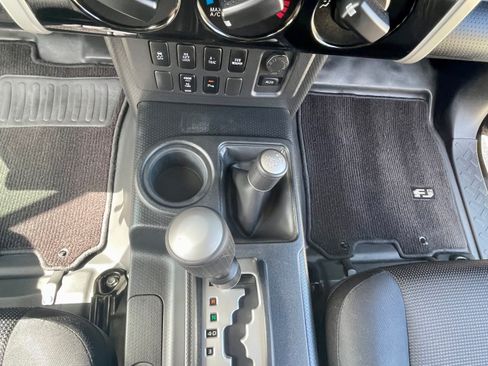 Used 2010 Toyota FJ Cruiser 4WD image 18