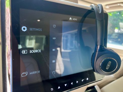 Used 2019 Lincoln Navigator Reserve AWD/4WD image 16