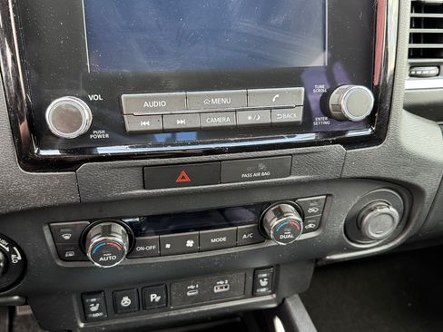 Used 2022 Nissan Frontier SV image 14