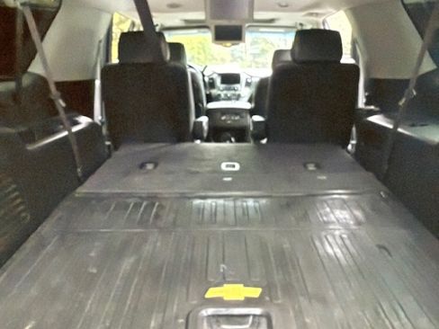 Used 2015 Chevrolet Suburban LTZ image 17