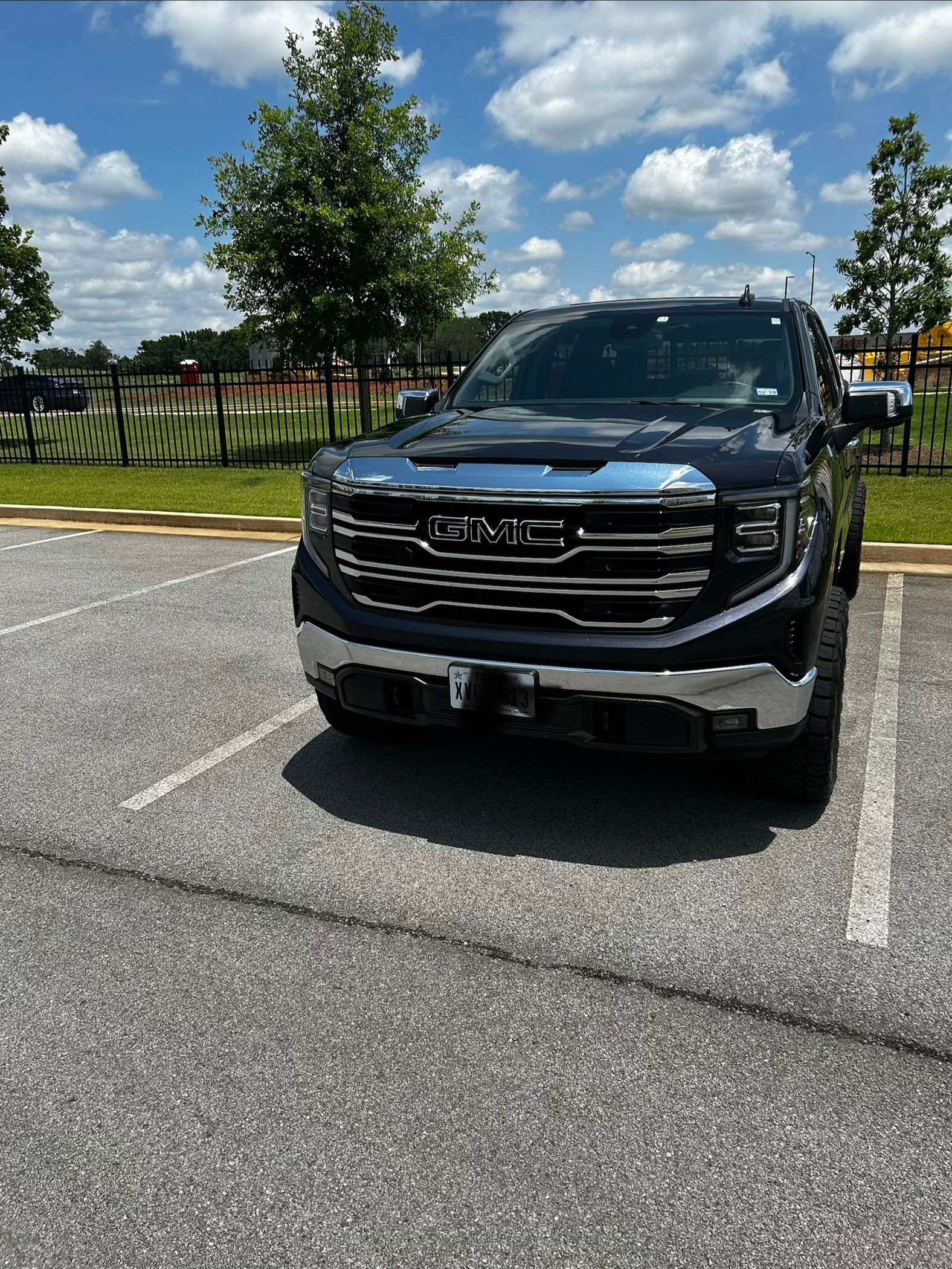 Used 2026 GMC Sierra 1500 SLT w/ SLT Convenience Package AWD/4WD image 2