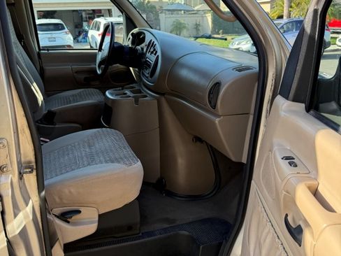 Used 2001 Ford E-350 and Econoline 350 Club Wagon RWD image 8