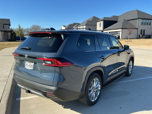 Used 2025 Toyota Grand Highlander AWD image 6