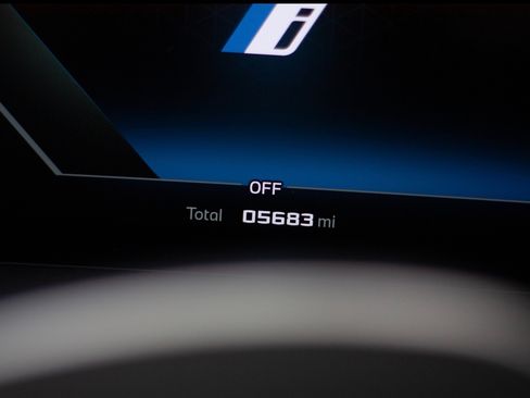 Used 2024 BMW i7 M70 image 2