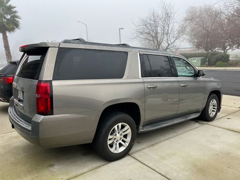 Used 2018 Chevrolet Suburban LT image 6