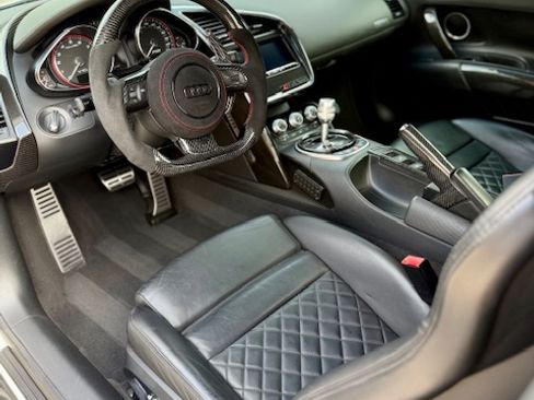 Used 2011 Audi R8 V10 image 8