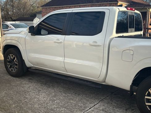 Used 2022 Nissan Frontier SV w/ Technology Package image 5