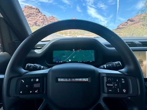 Used 2025 Land Rover Defender 130 X-Dynamic SE AWD/4WD image 11