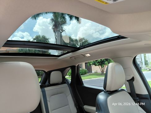 Used 2020 Ford Escape Titanium image 1