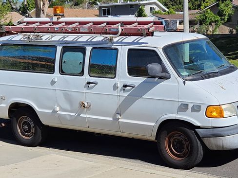 Used 1998 Dodge B3500 image 1