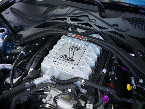 Used 2022 Ford Mustang Shelby GT500 w/ Carbon Fiber Track Pack image 17