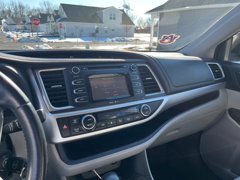 Used 2014 Toyota Highlander Plus image 8