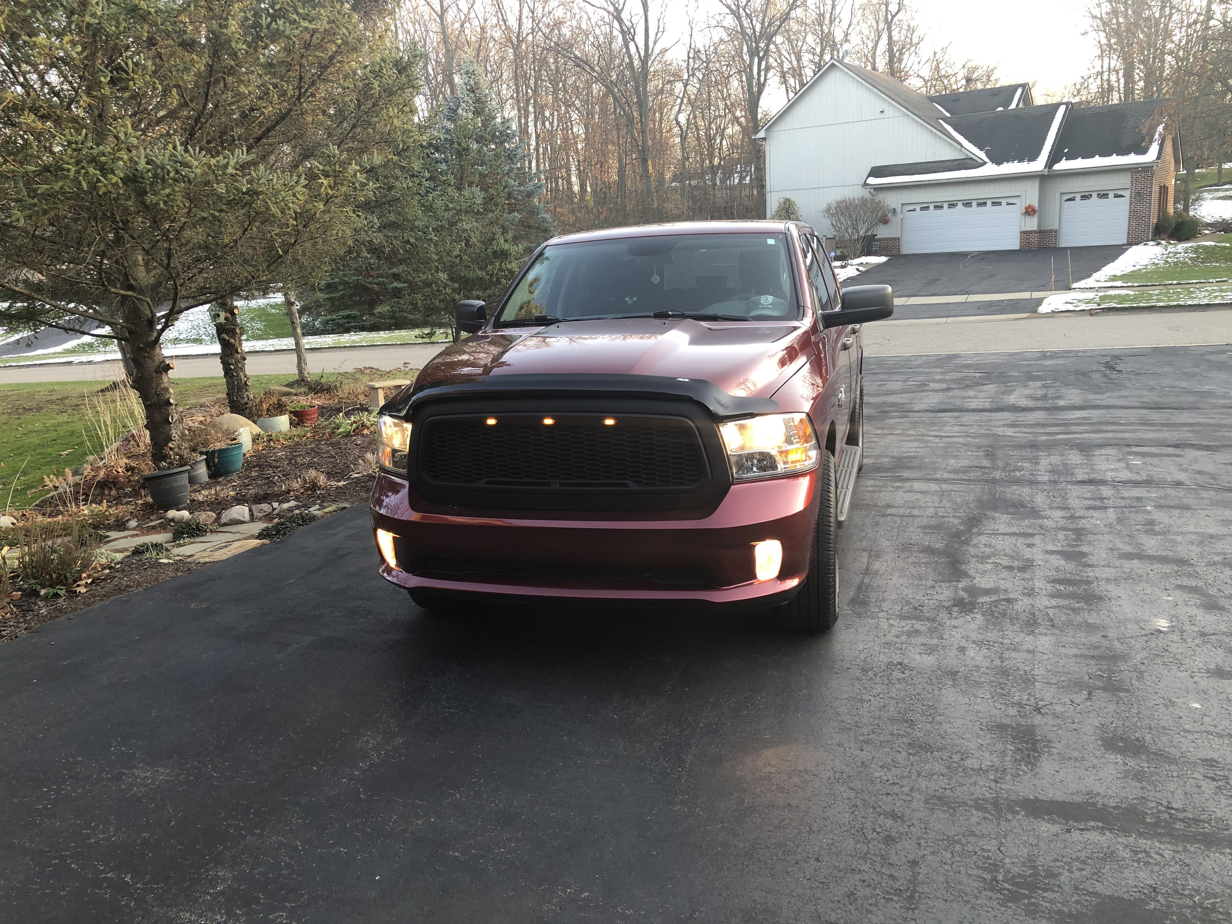 Used 2018 RAM 1500 Express w/ Express Value Package AWD/4WD image 1