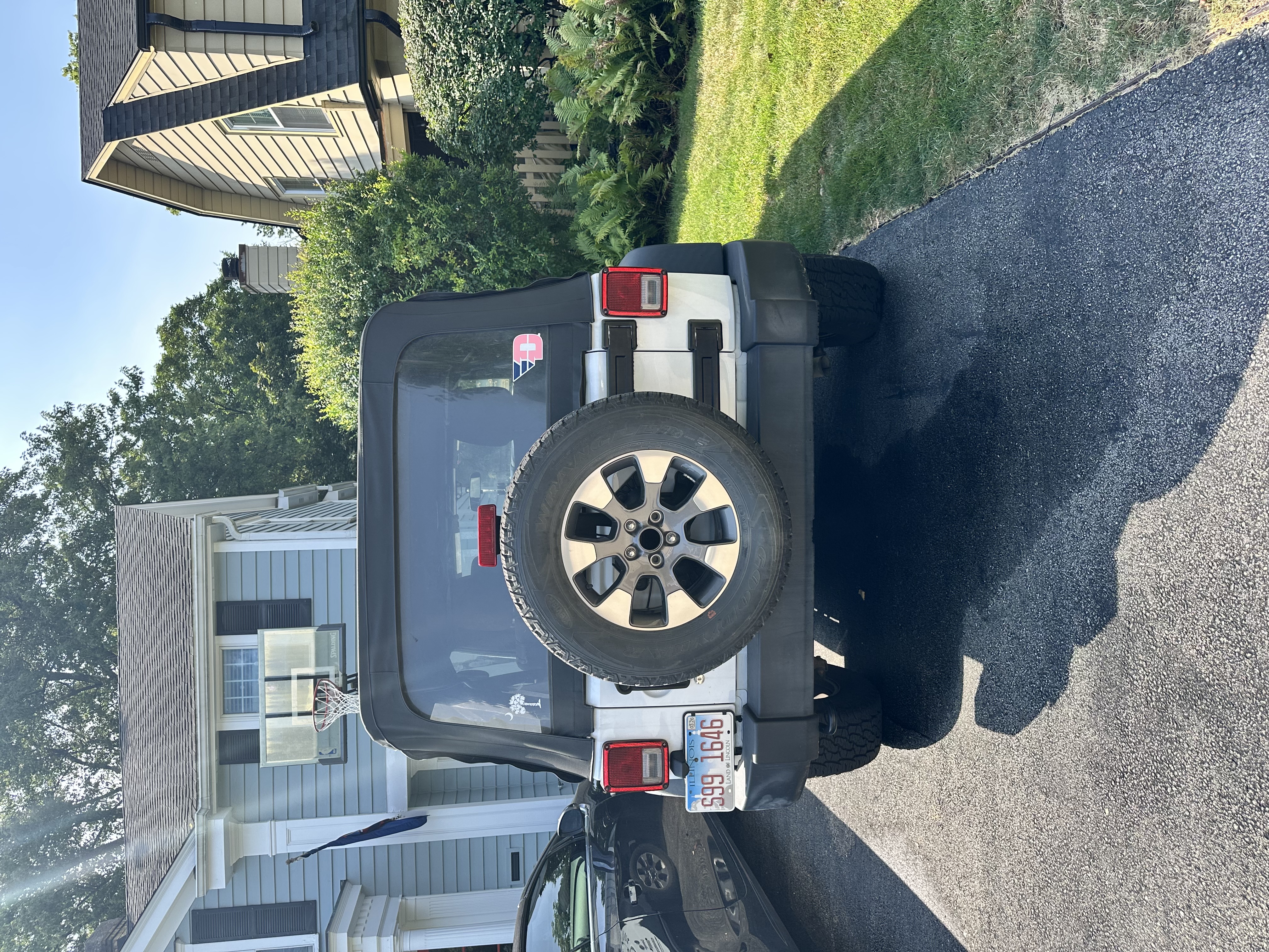 Used 2018 Jeep Wrangler Unlimited Sport w/ Connectivity Group AWD/4WD image 2