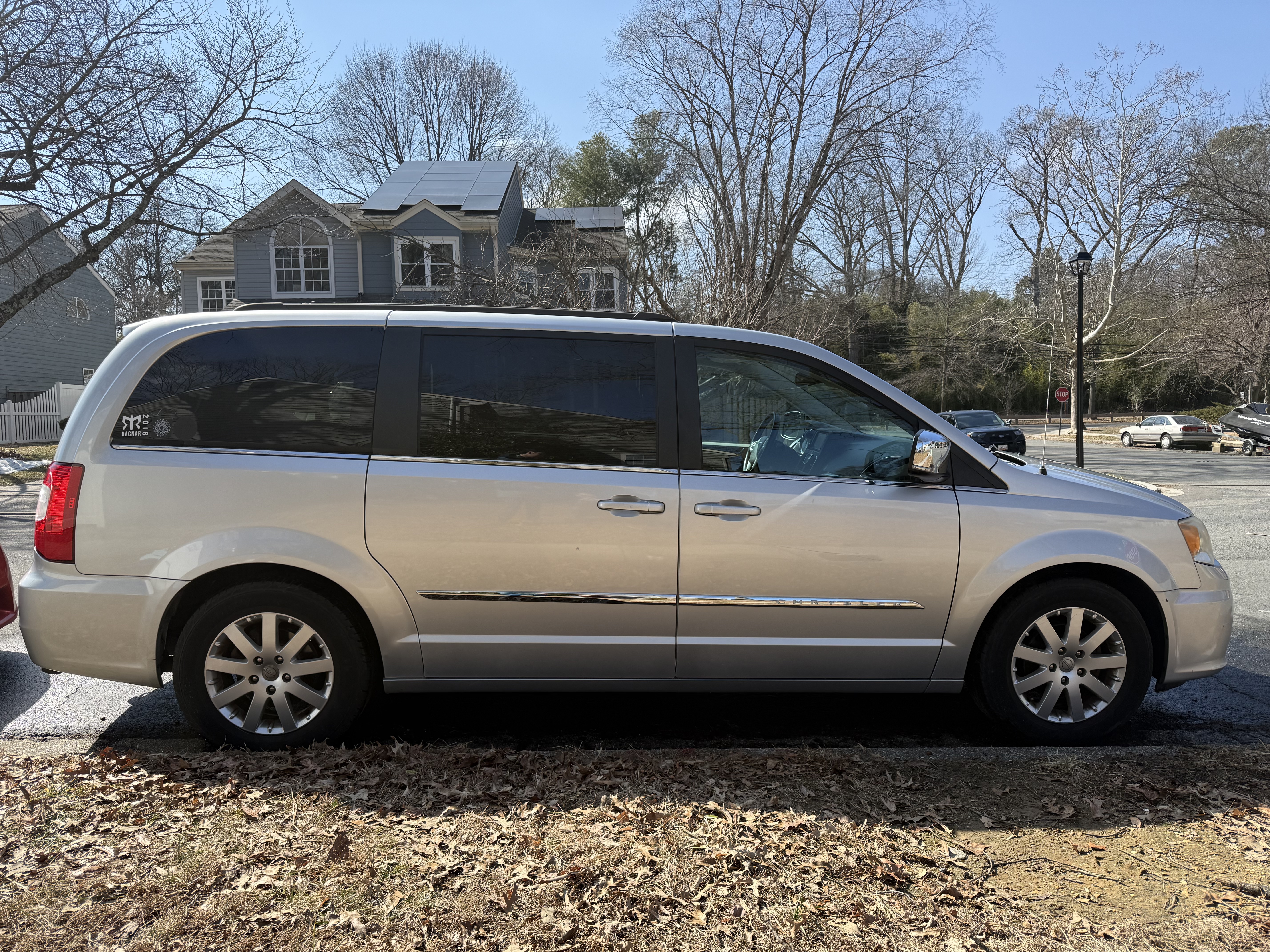 Used 2011 Chrysler Town & Country Touring-L w/ Entertainment Group #2 FWD image 1