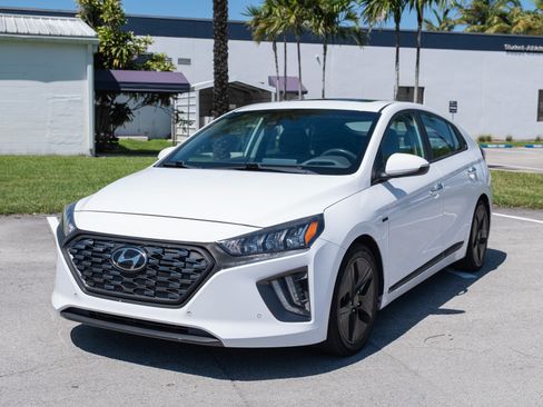Used 2020 Hyundai Ioniq Limited image 1