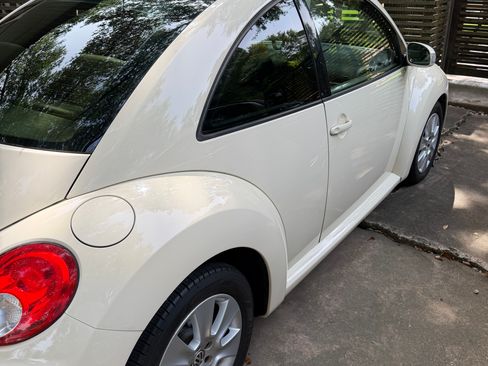 Used 2009 Volkswagen Beetle Coupe FWD image 6