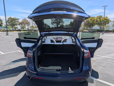 Used 2021 Tesla Model Y Performance image 8