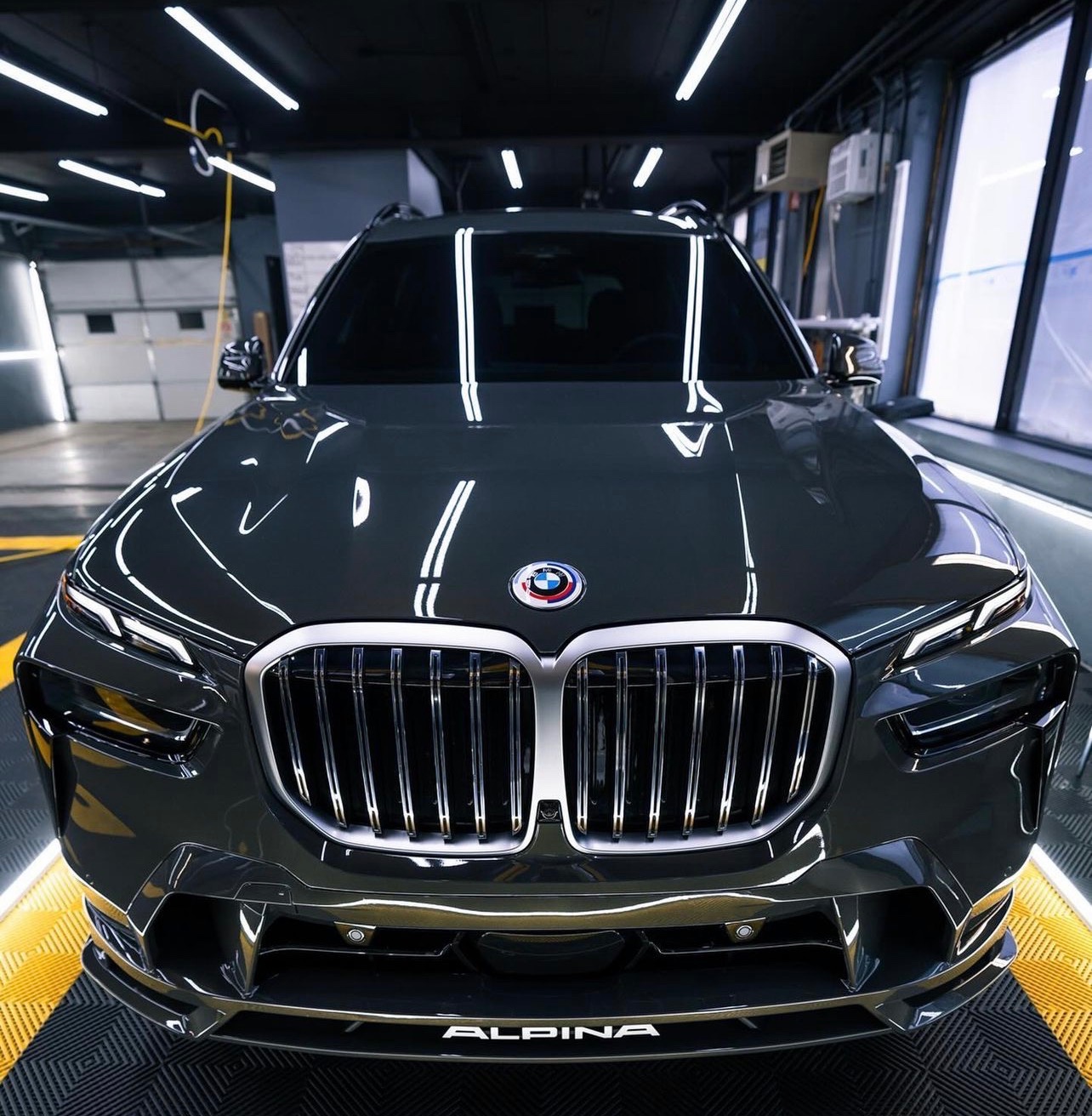Used 2023 BMW ALPINA XB7 AWD/4WD image 1