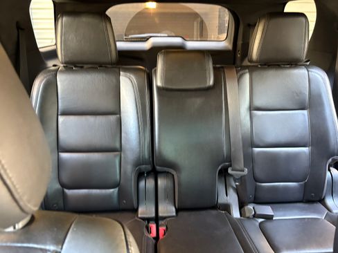 Used 2011 Ford Explorer XLT w/ 202A Rapid Spec Order Code image 10