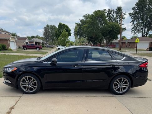 Used 2017 Ford Fusion SE w/ Equipment Group 201A FWD image 1