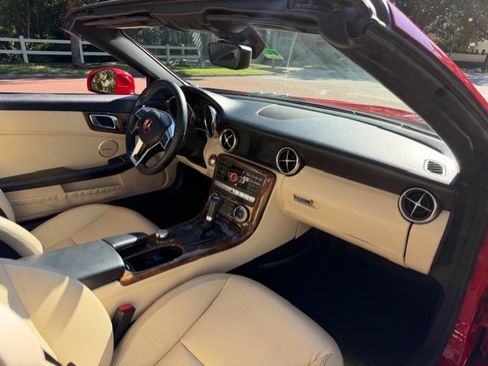 Used 2014 Mercedes-Benz SLK 250 image 18