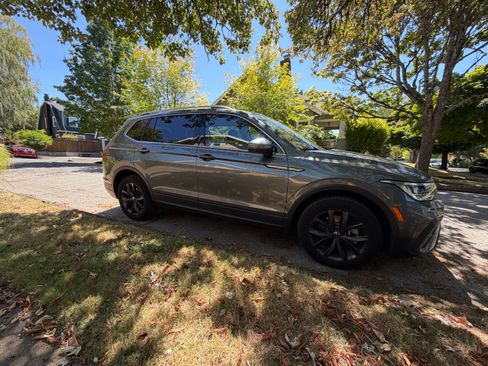 Used 2022 Volkswagen Tiguan SE AWD/4WD image 12