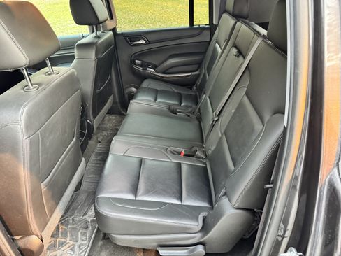Used 2017 Chevrolet Suburban LT image 23