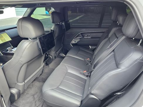 Used 2024 Land Rover Range Rover Long Wheelbase SE image 12