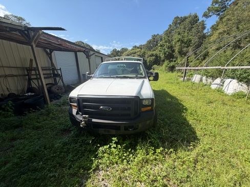 Used 2006 Ford F350 XL RWD image 2