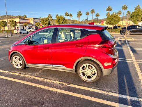 Used 2020 Chevrolet Bolt LT image 2
