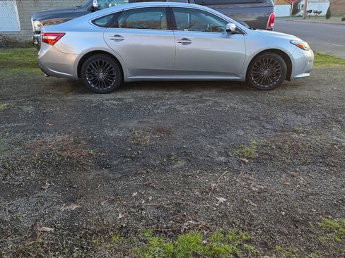 Used 2017 Toyota Avalon XLE Premium image 1