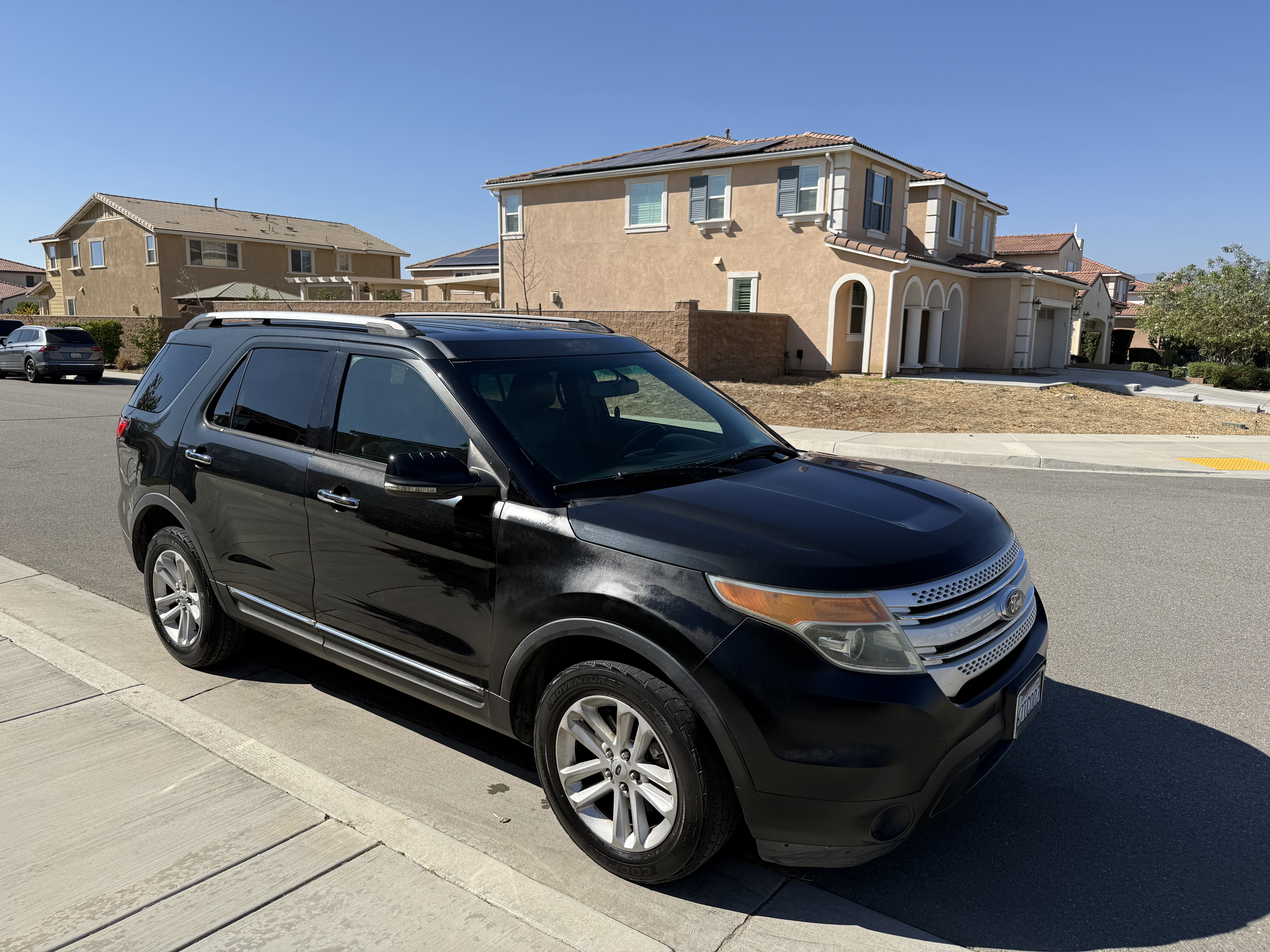 Used 2013 Ford Explorer XLT FWD image 2