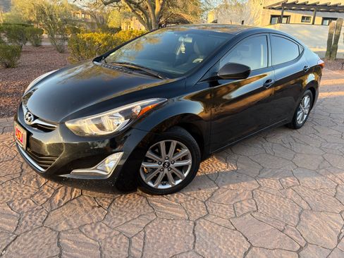 Used 2015 Hyundai Elantra SE w/ Option Group 02 FWD image 2