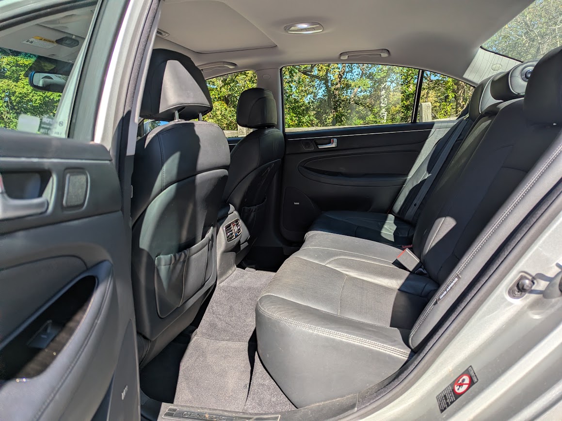 Used 2013 Hyundai Genesis 3.8 w/ Premium Pkg RWD image 8