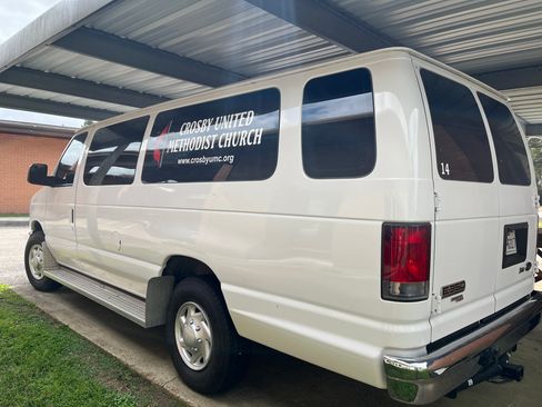 Used 2014 Ford E-350 and Econoline 350 XLT image 2