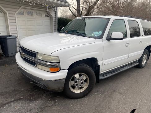 Used 2005 Chevrolet Suburban LT w/ Preferred Equipment Group image 10