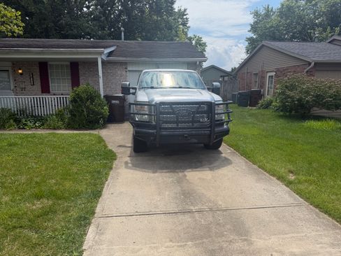 Used 2014 Ford F250 Platinum w/ Platinum Package AWD/4WD image 2