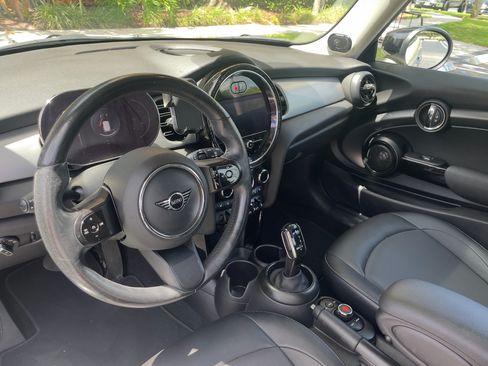 Used 2022 MINI Cooper 2-Door Hardtop w/ Premium Package image 6